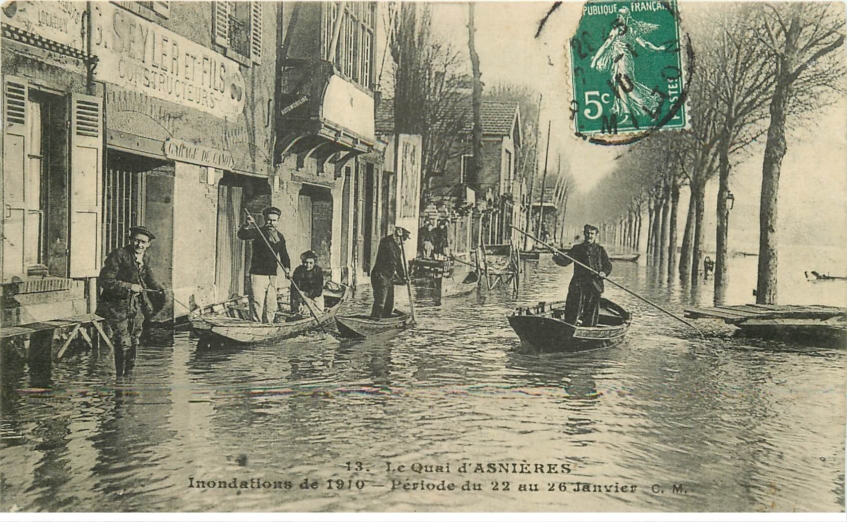 carte postale ancienne Inondation et Crue de 1910. ASNIERES 92. Le Quai avec Garage de canots...