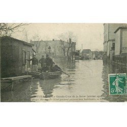 Inondations et Crue de 1910. ALFORVILLE 94. Rue Victor-Hugo Marins secouristes