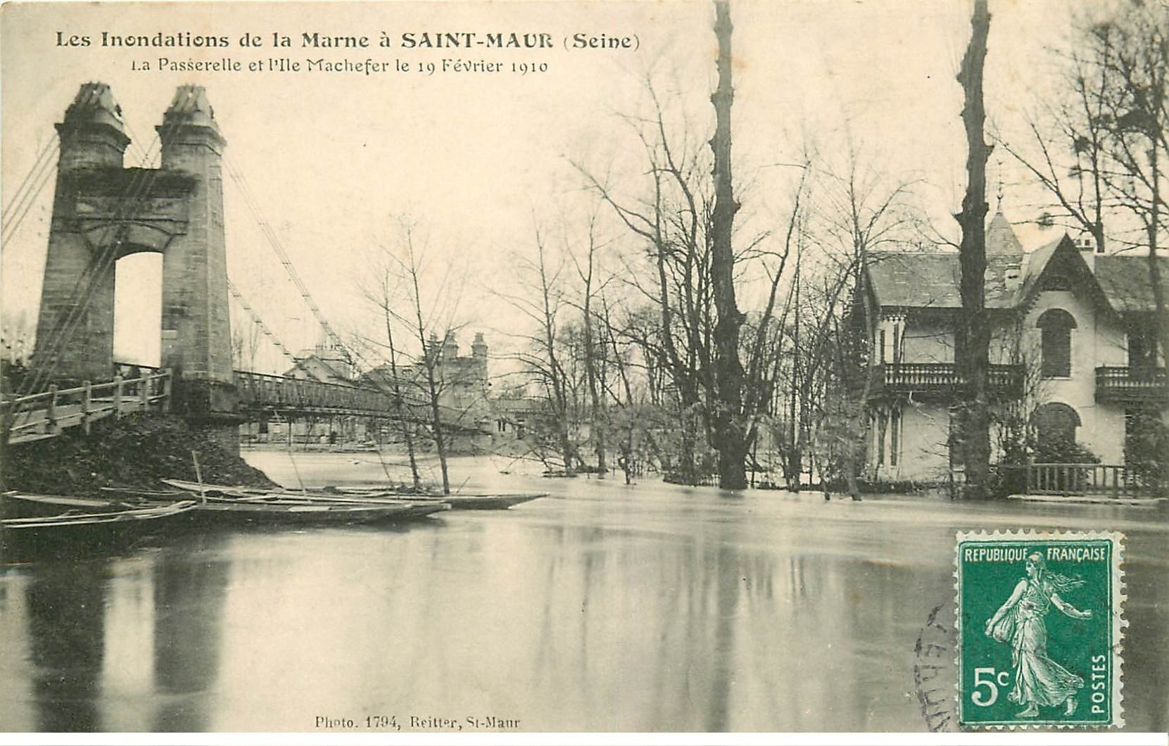 carte postale ancienne Inondation et Crue de 1910. SAINT-MAUR 94. Passerelle et Ile Machefer