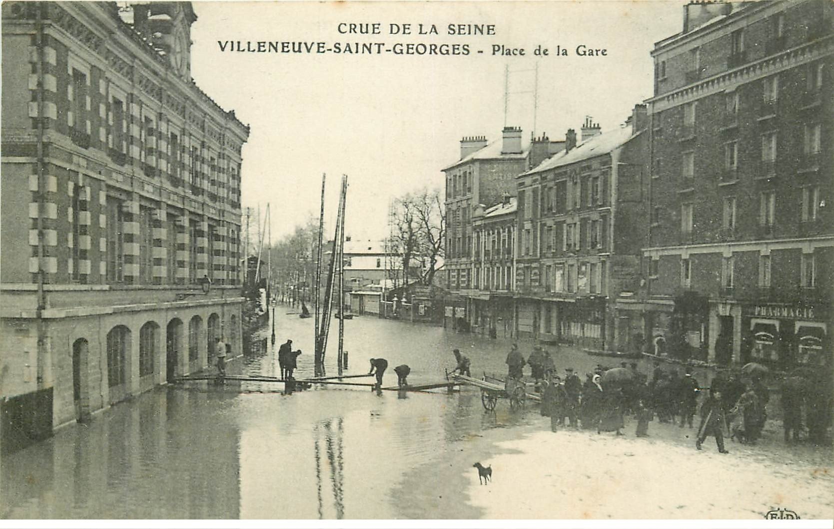 Inondations et Crue de 1910. VILLENEUVE-SAINT-GEORGES 94. Place de la Gare Pharmacie