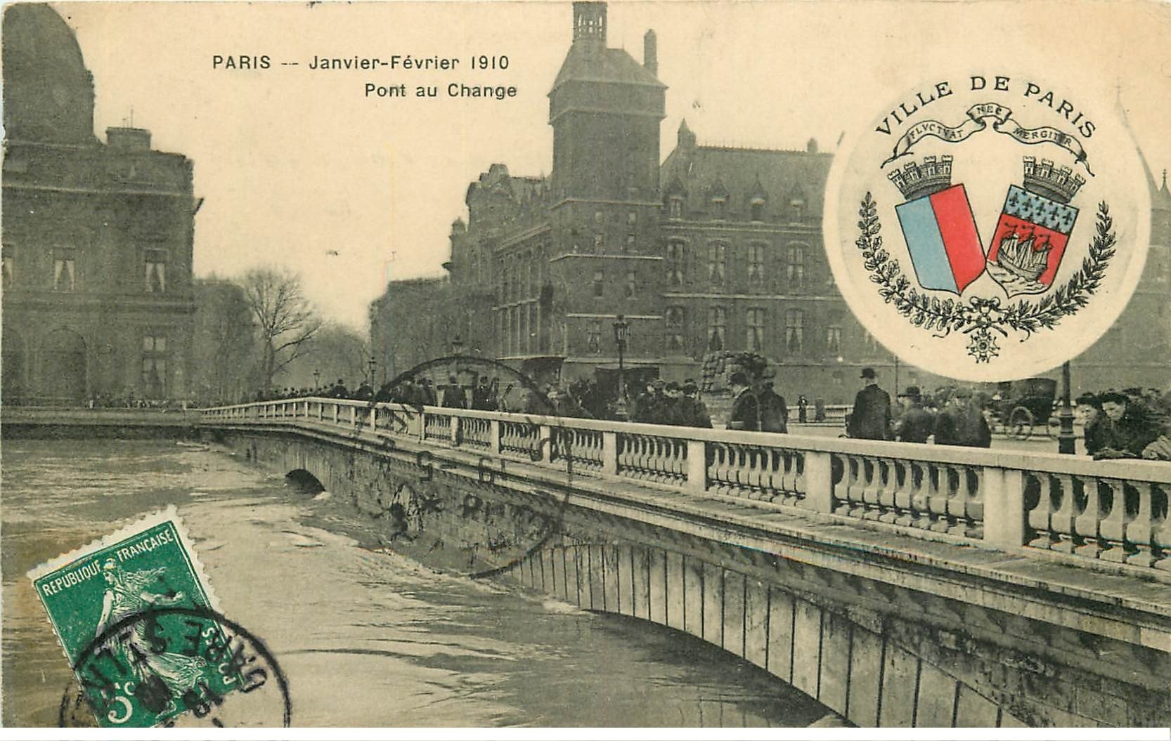 carte postale ancienne Inondation et Crue de PARIS 1910. Pont au Change. Insignes de la Ville