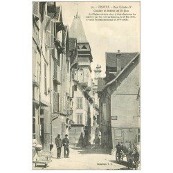 carte postale ancienne 10 TROYES. Rue Urbain IV. Clocher et Beffroi de Saint-Jean. Tampon militaire 1920