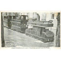 carte postale ancienne INONDATION ET CRUE PARIS 1910. Tramway à vapeur Quai de Passy. Louvre-Versailles