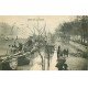 carte postale ancienne INONDATION ET CRUE PARIS 1910. Péniches sur la Seine