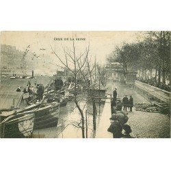 carte postale ancienne INONDATION ET CRUE PARIS 1910. Péniches sur la Seine