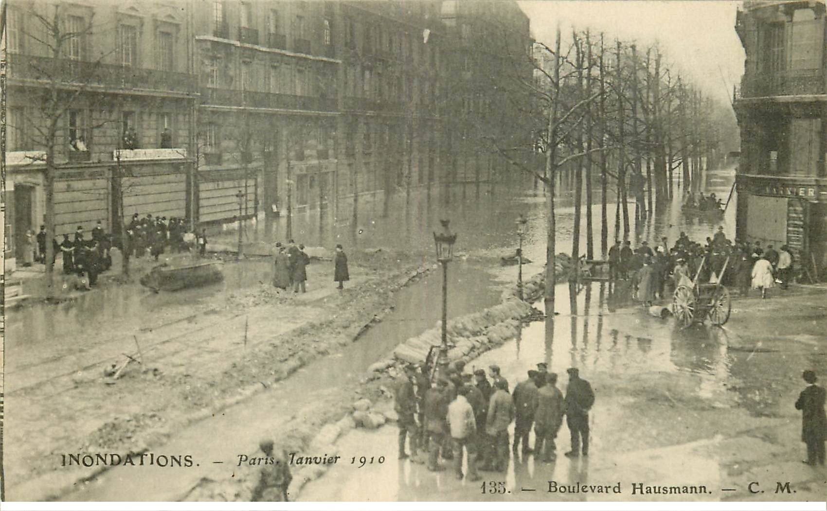 carte postale ancienne INONDATION ET CRUE PARIS 1910. Boulevard Haussmann