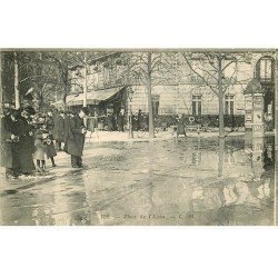 carte postale ancienne INONDATION ET CRUE PARIS 1910. Place de l'Alma photographe