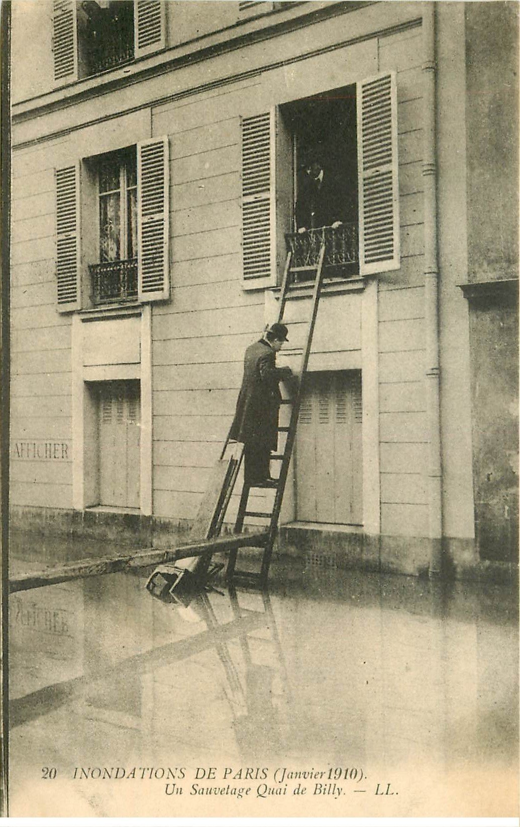 INONDATION ET CRUE PARIS 1910. Quai de Billy un sauvetage par l'échelle
