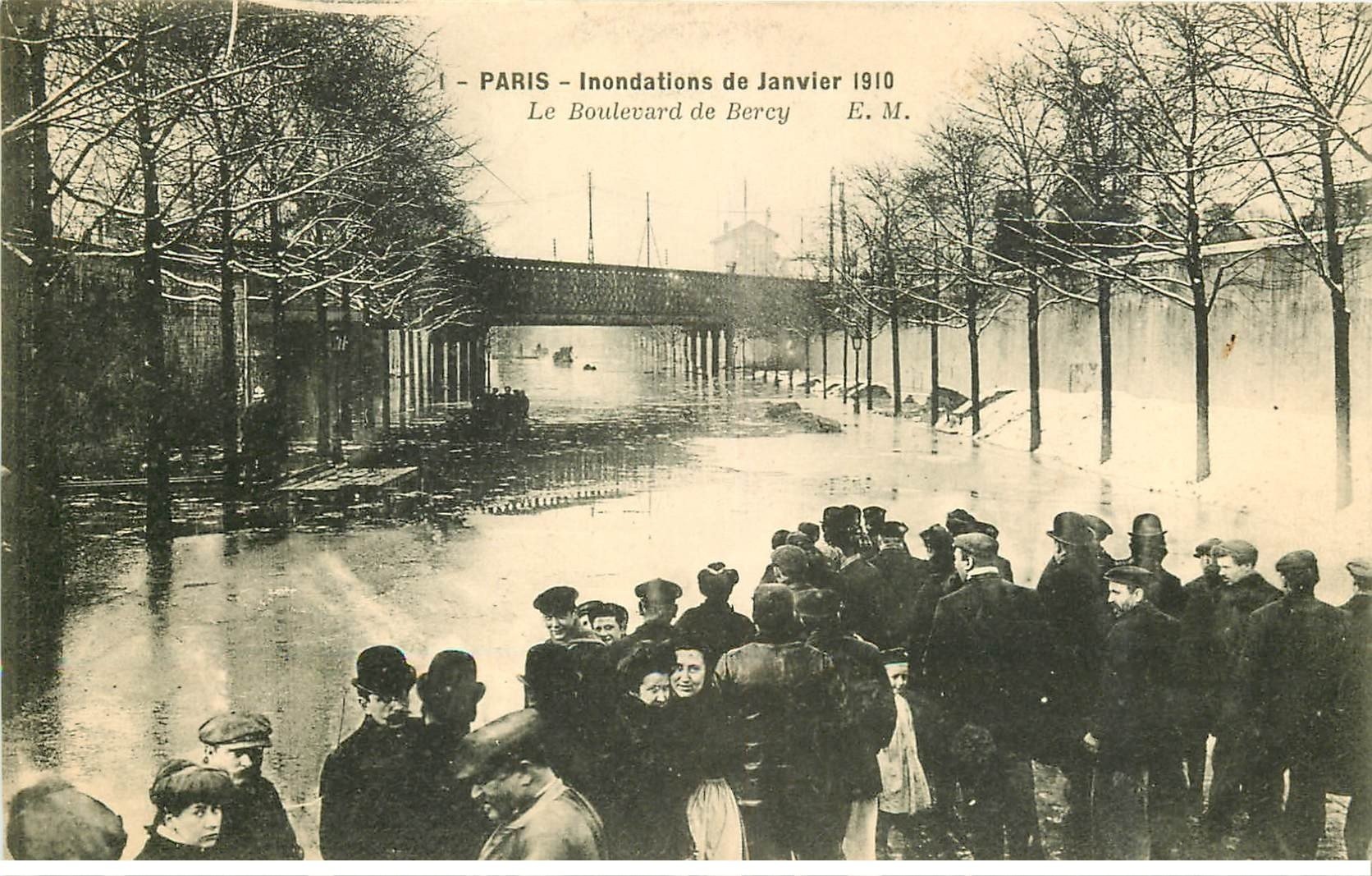 carte postale ancienne INONDATION ET CRUE PARIS 1910. Boulevard de Bercy