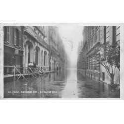 carte postale ancienne INONDATION ET CRUE PARIS 1910. Rue de Lille