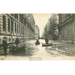 INONDATION ET CRUE PARIS 1910. Rue de Lille barques