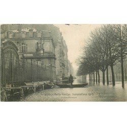 carte postale ancienne INONDATION ET CRUE PARIS 1910. Avenue Montaigne