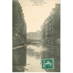 carte postale ancienne INONDATION ET CRUE PARIS 1910. Rue de Lyon et Gilbert