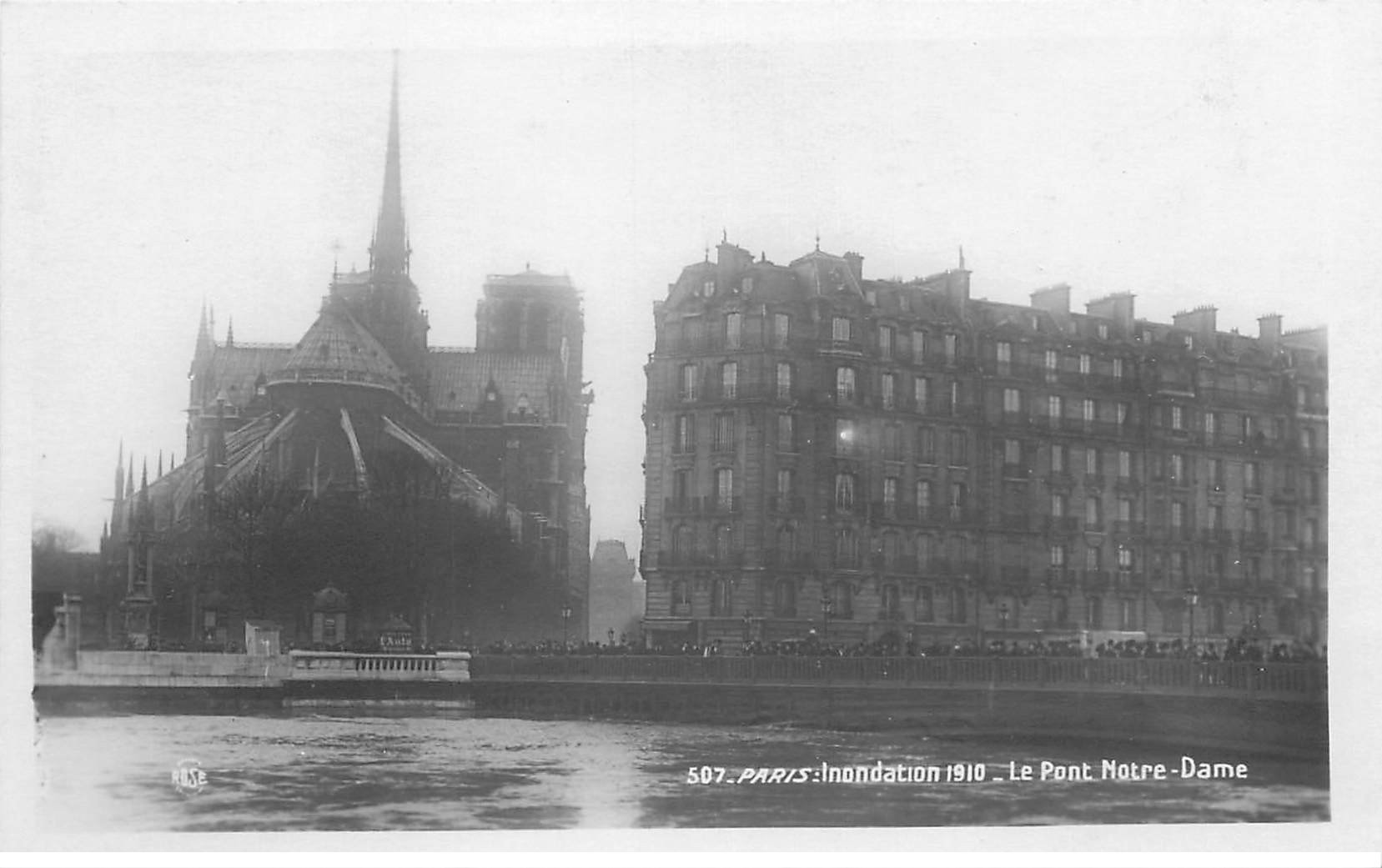 carte postale ancienne INONDATION ET CRUE PARIS 1910. Pont Notre-Dame