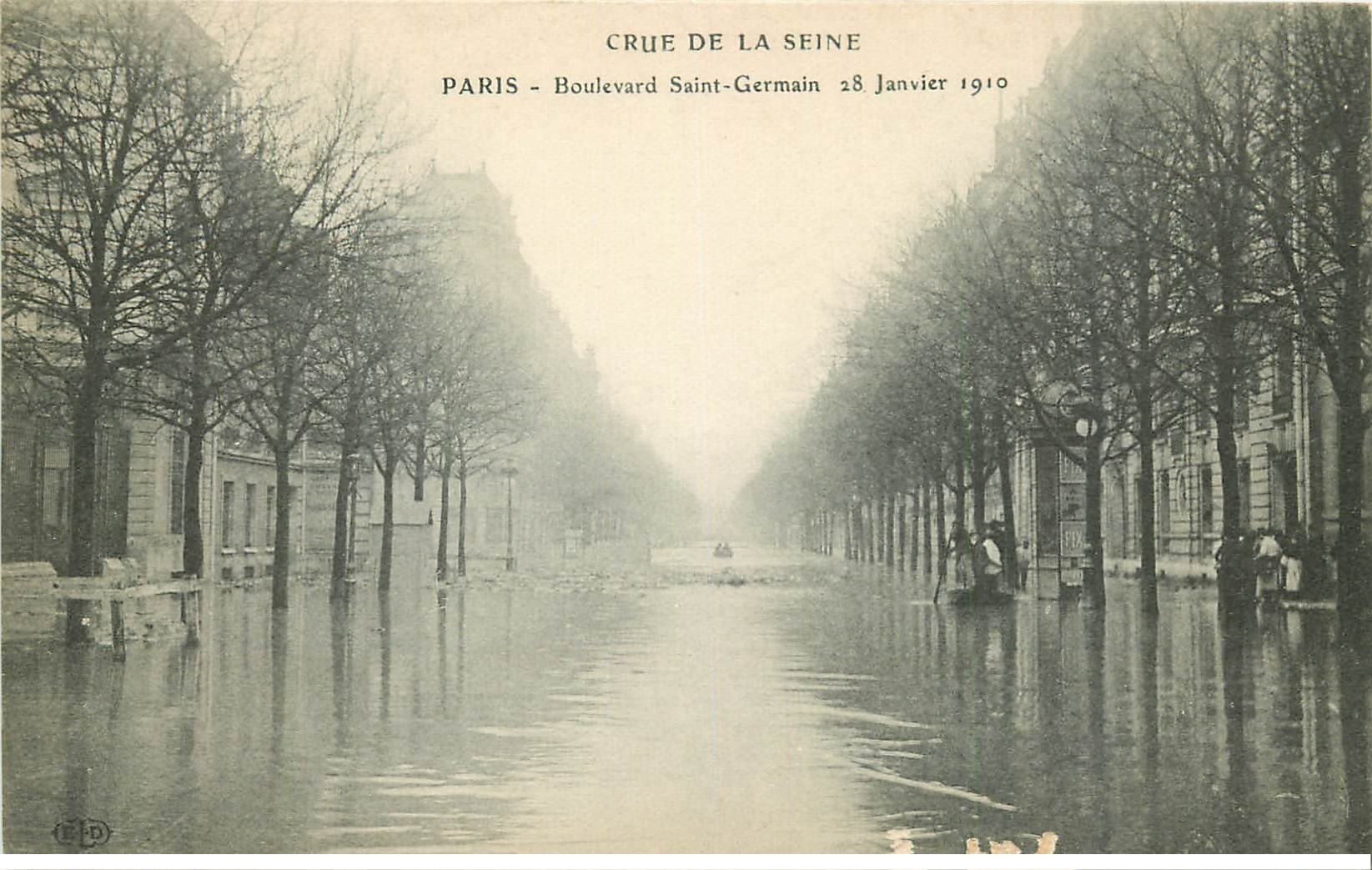 INONDATION ET CRUE PARIS 1910. Boulevard Saint-Germain (petit grattage)