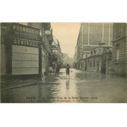 carte postale ancienne INONDATION ET CRUE PARIS 1910. Rue Saint-Dominique Pharmacie Centrale