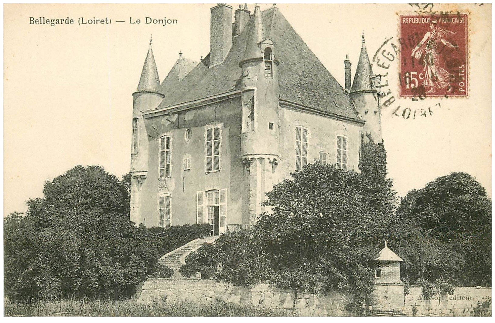 carte postale ancienne 45 BELLEGARDE. Donjon du Château 1928