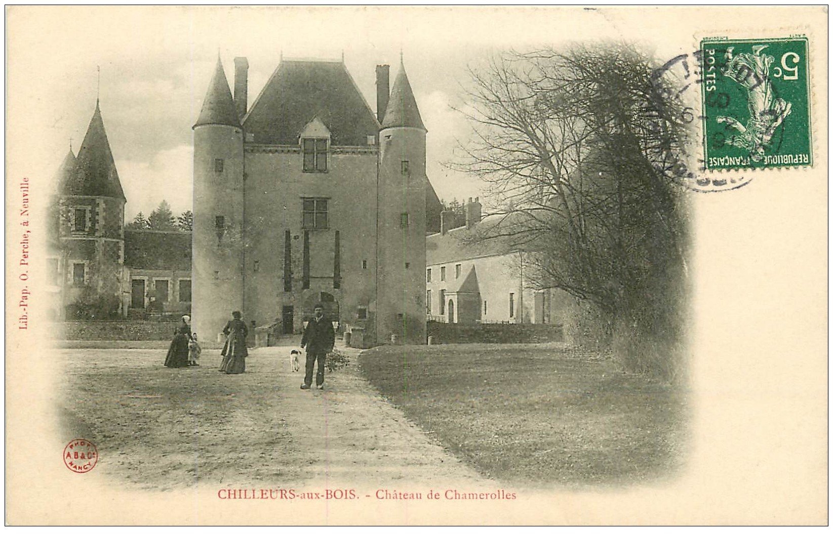 carte postale ancienne 45 CHILLEURS-AUX-BOIS. Château Chamerolles animé 1907