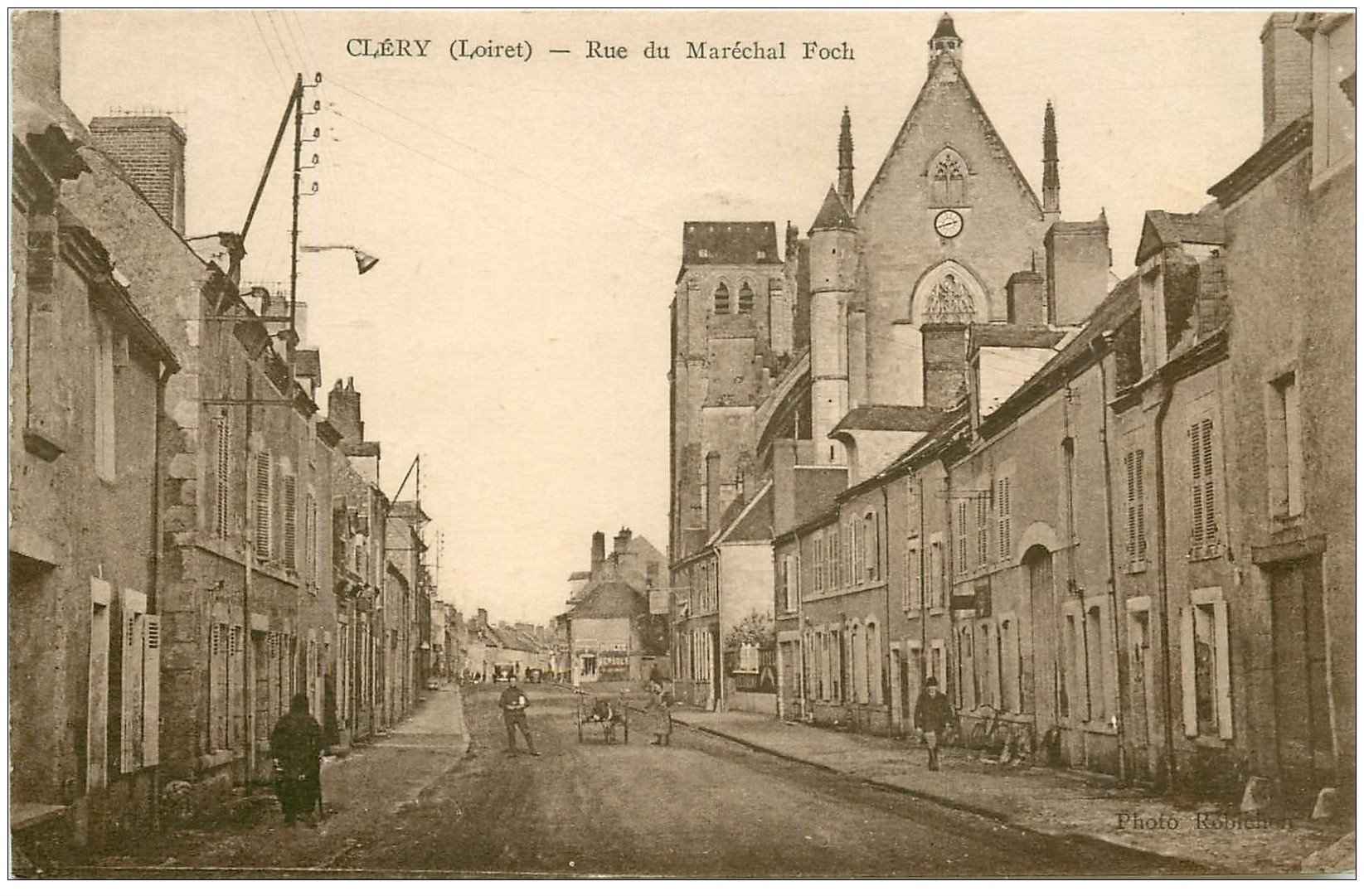 carte postale ancienne 45 CLERY. Rue Maréchal Foch 1940