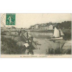carte postale ancienne 02 CHATEAU-THIERRY. Petite embarcation et Cheval sur la Marne 1918