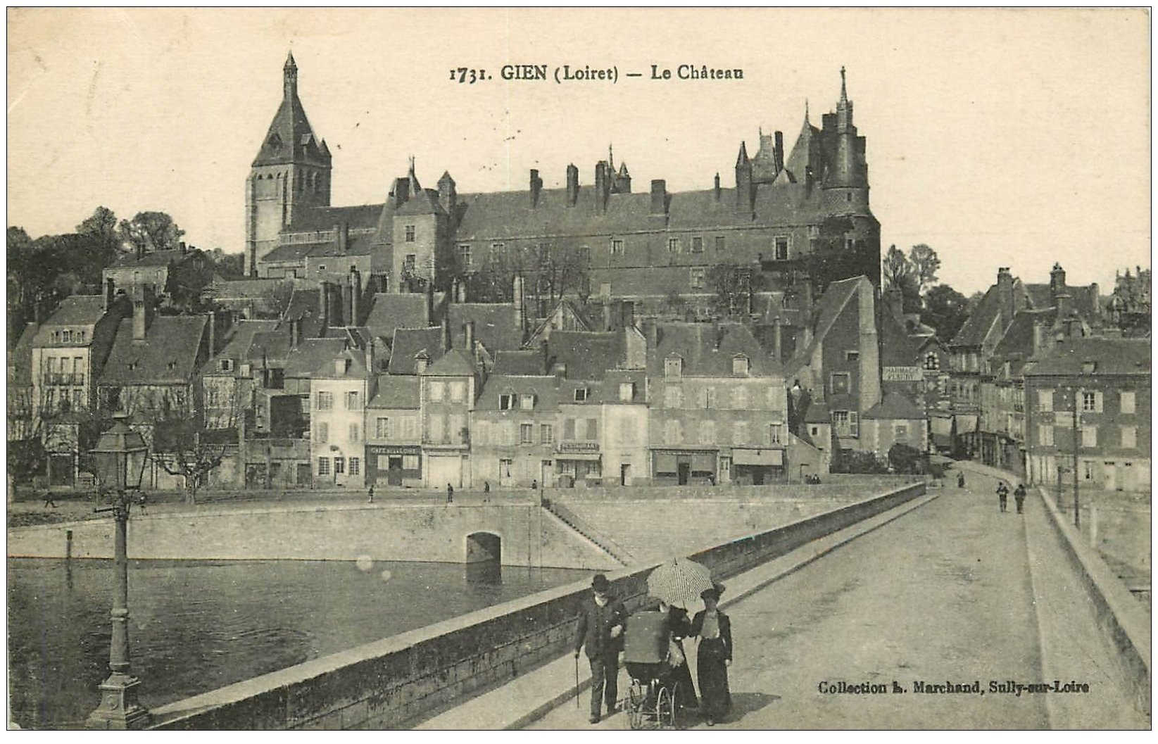carte postale ancienne 45 GIEN. Le Château et le Pont 1919