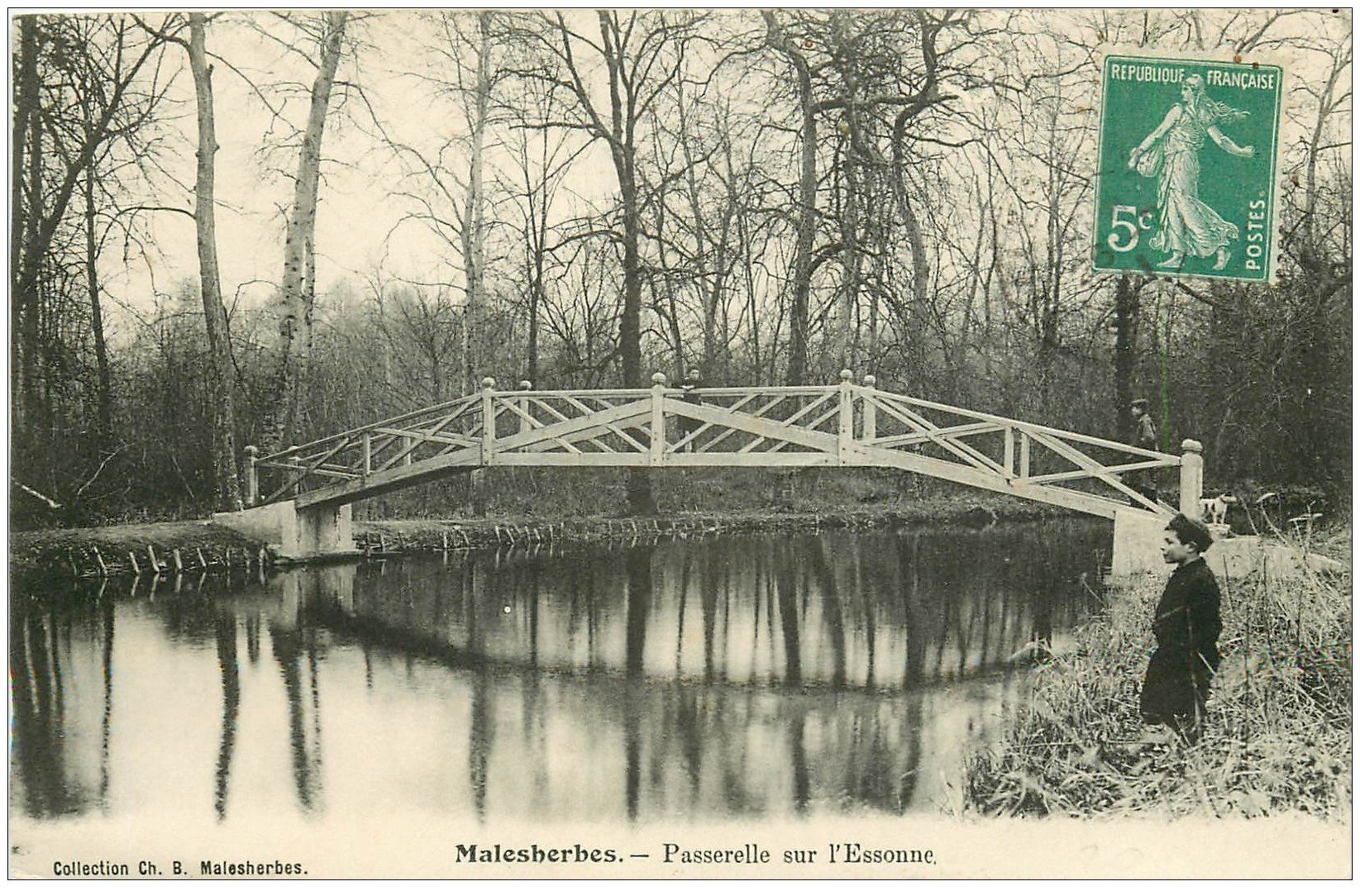 carte postale ancienne 45 MALESHERBES. Passerelle sur l'Essonne 1911