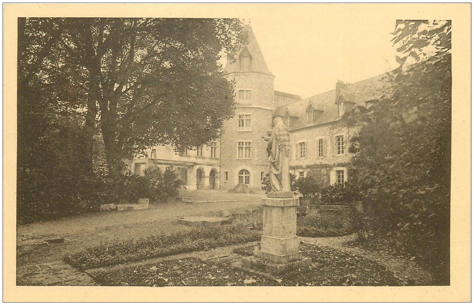 carte postale ancienne 45 MONTARGIS. Ecole Saint-Louis au Château 1935