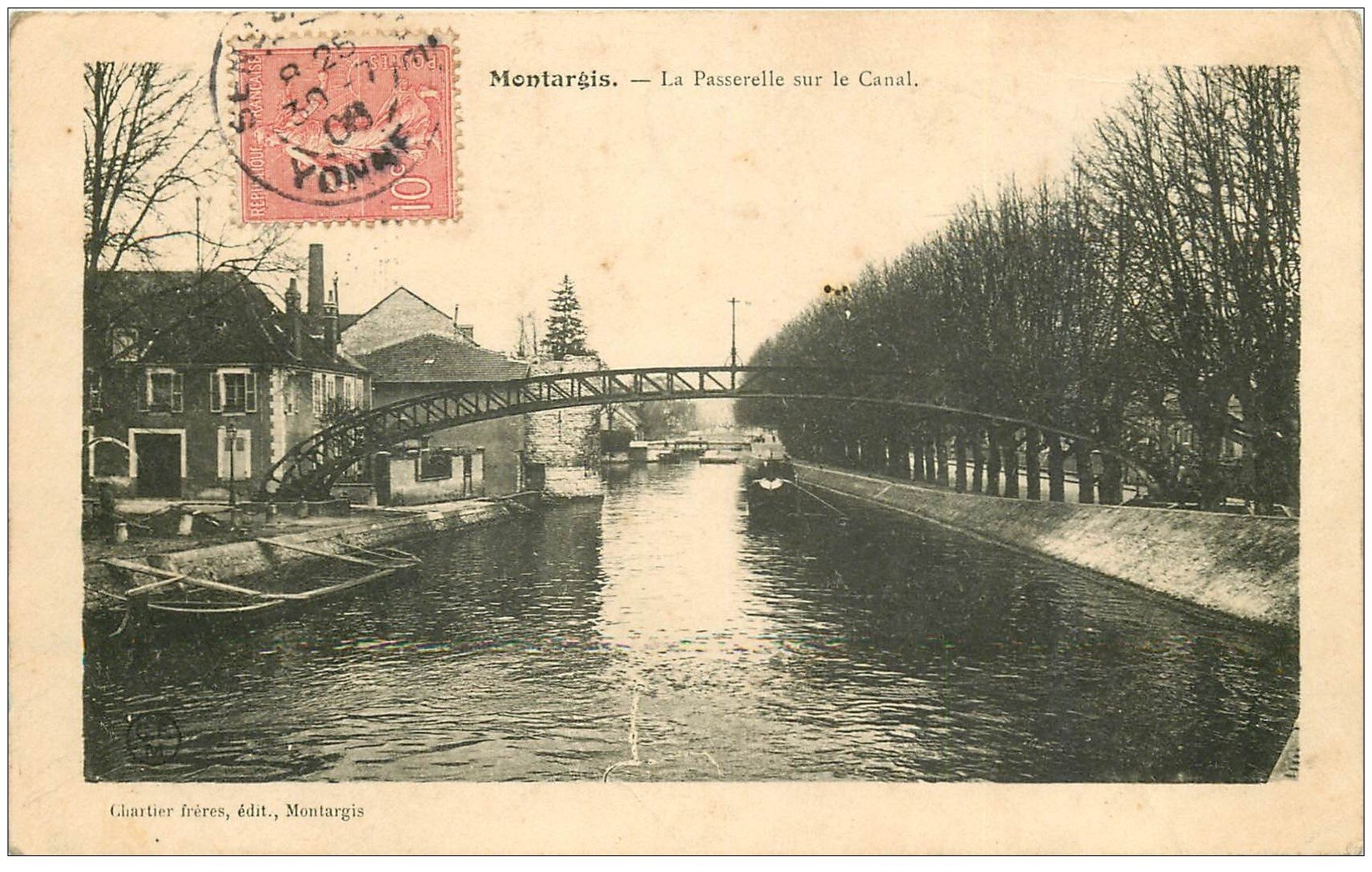 carte postale ancienne 45 MONTARGIS. La Passerelle sur le Canal 1906