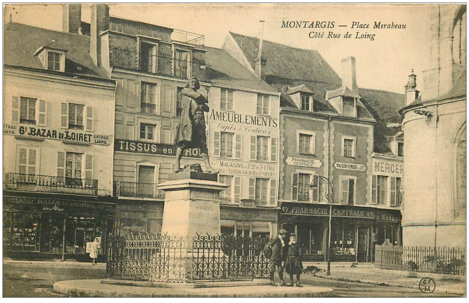 carte postale ancienne 45 MONTARGIS. Place Mirabeau Rue de Loing 1906