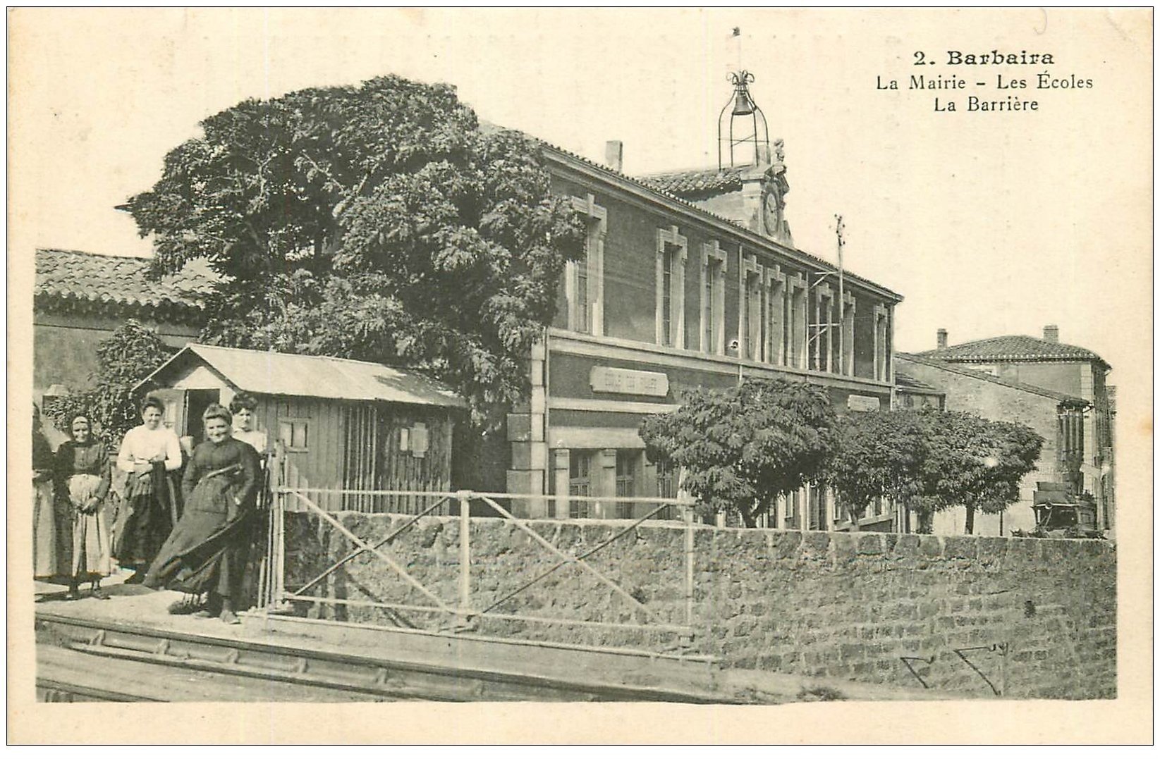 11 BARBAIRA. Mairie, Ecoles et Barrière