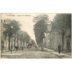 carte postale ancienne 45 PITHIVIERS. Avenue de la République avec rouleau compresseur