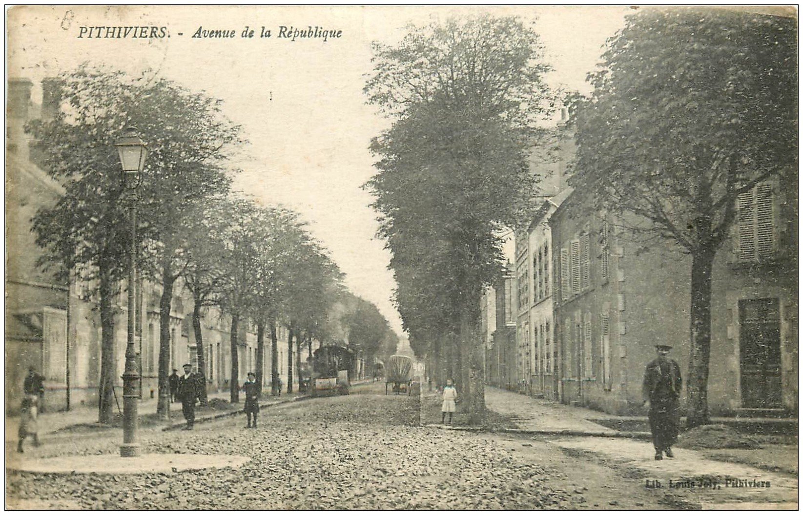 carte postale ancienne 45 PITHIVIERS. Avenue de la République avec rouleau compresseur