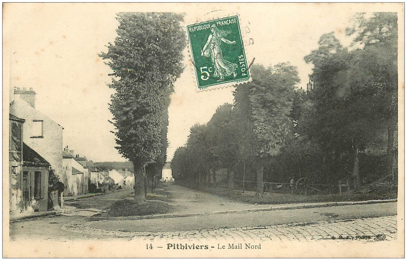 carte postale ancienne 45 PITHIVIERS. Le Mail Nord vers 1909