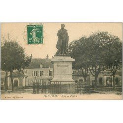 carte postale ancienne 45 PITHIVIERS. Statue de Poisson 1915