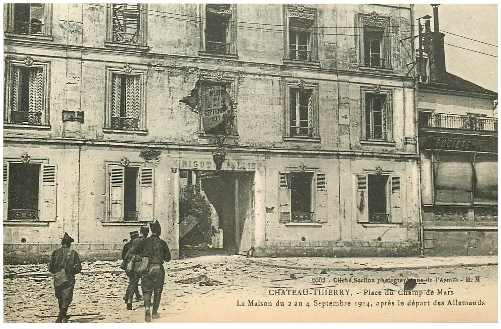 carte postale ancienne 02 CHATEAU-THIERRY. Place du Champ de Mars. Guerre 1914-18