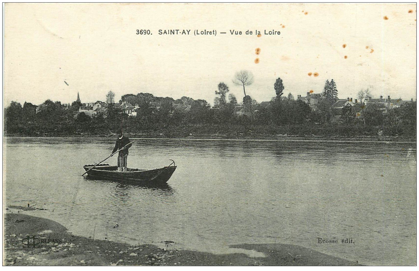 carte postale ancienne 45 SAINT-AY. Passeur en barque sur la Loire