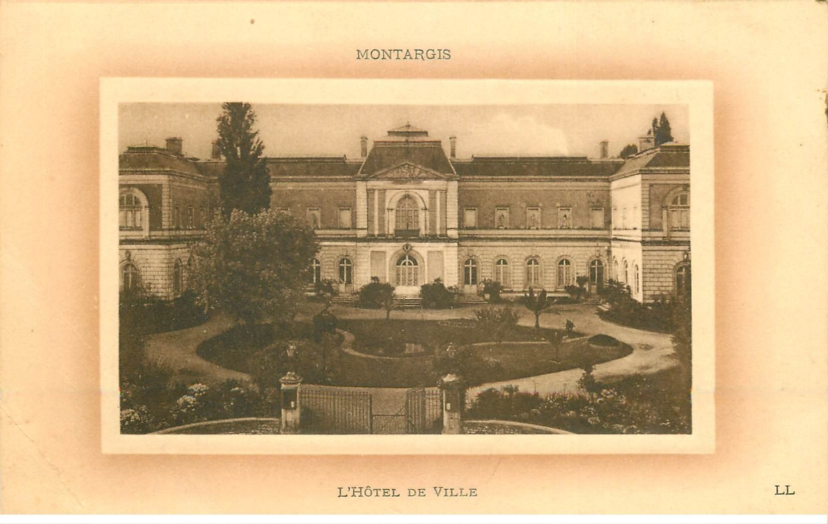 carte postale ancienne 45 MONTARGIS. Hôtel de Ville 1918. Pli coin gauche