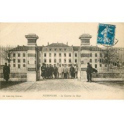 carte postale ancienne 45 PITHIVIERS. Caserne La Haye 1920 Tirailleurs