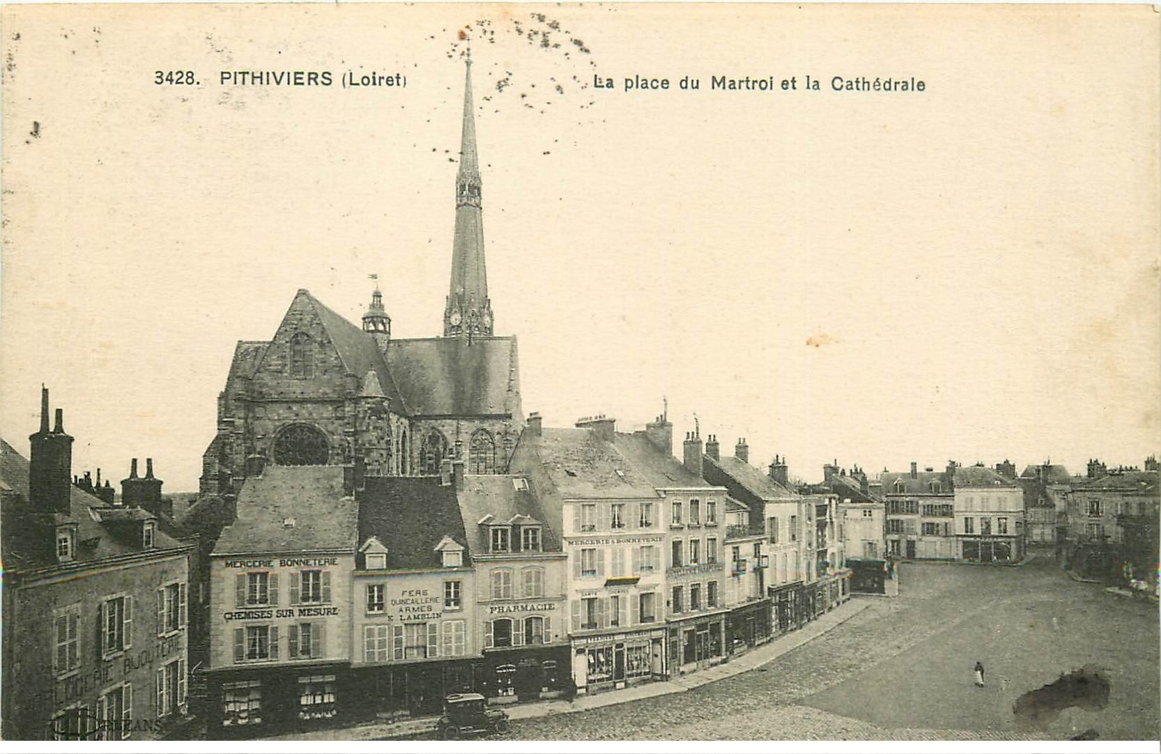 carte postale ancienne 45 PITHIVIERS. Cathédrale Place du Martroi 1916