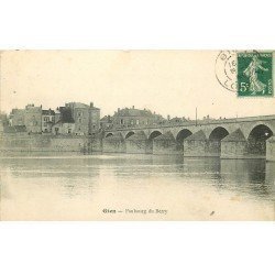 carte postale ancienne 45 GIEN. Faubourg du Berry vers 1909