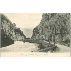 carte postale ancienne 64 ACCOUS. Ouvriers Gorges et Pont d'Esquit 1946