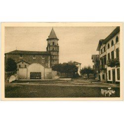 carte postale ancienne 64 AINHOA. L'Eglise et la Place