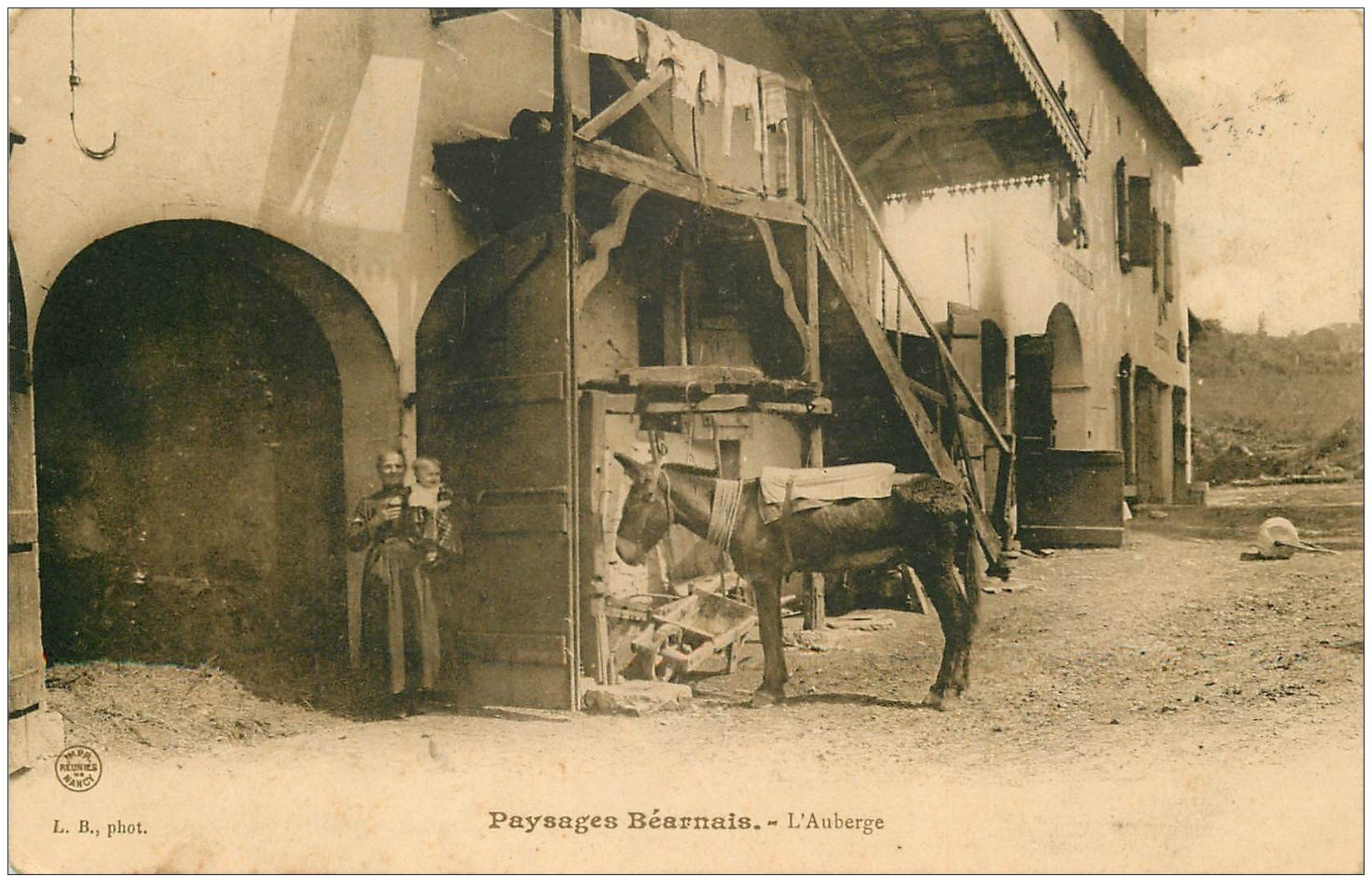 carte postale ancienne 64 ARUDY. L'Auberge avec Mule 1907
