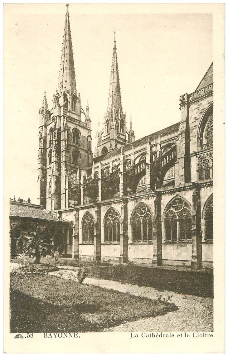 carte postale ancienne 64 BAYONNE. Cathédrale et Cloître 1945