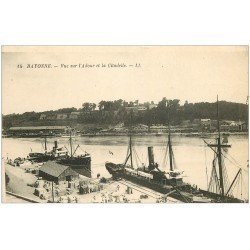 carte postale ancienne 64 BAYONNE. Navires sur l'Adour et Citadelle 1922