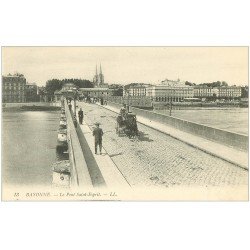 carte postale ancienne 64 BAYONNE. Pont Saint-Esprit avec Attelage