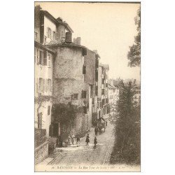 carte postale ancienne 64 BAYONNE. Rue Tour de Sault animée