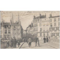 carte postale ancienne 64 BAYONNE. Rue Victor-Hugo et Pont Marengo 1903
