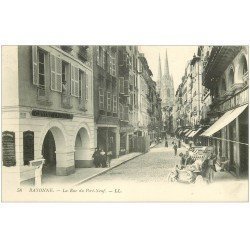 carte postale ancienne 64 BAYONNE. Voiture décapotable rue du Port-Neuf