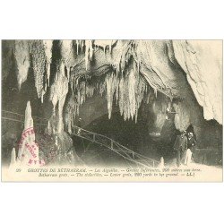 carte postale ancienne 64 BETHARRAM. Grottes. Les Aiguilles animation